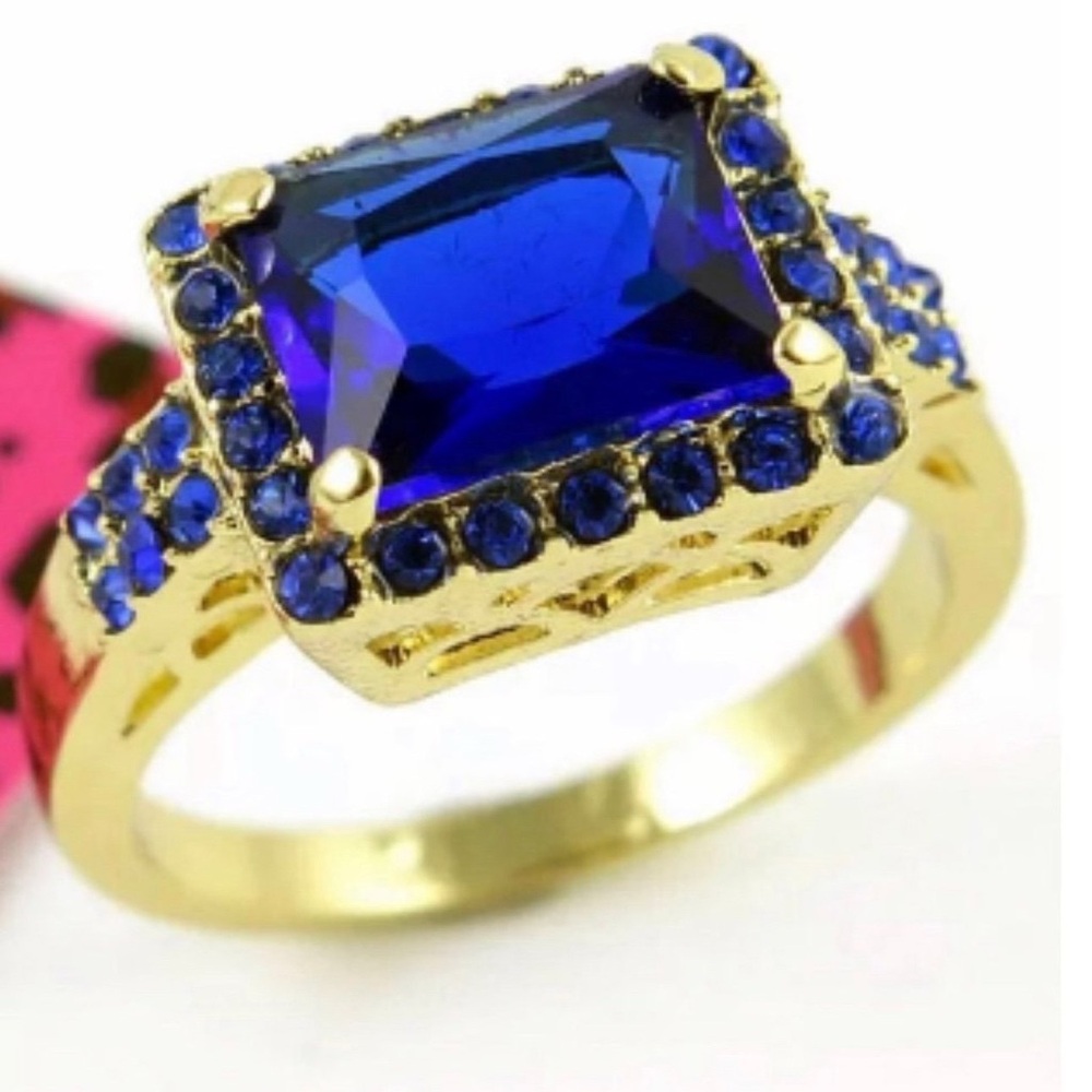 Elegant Blue and Gold Women's Ring